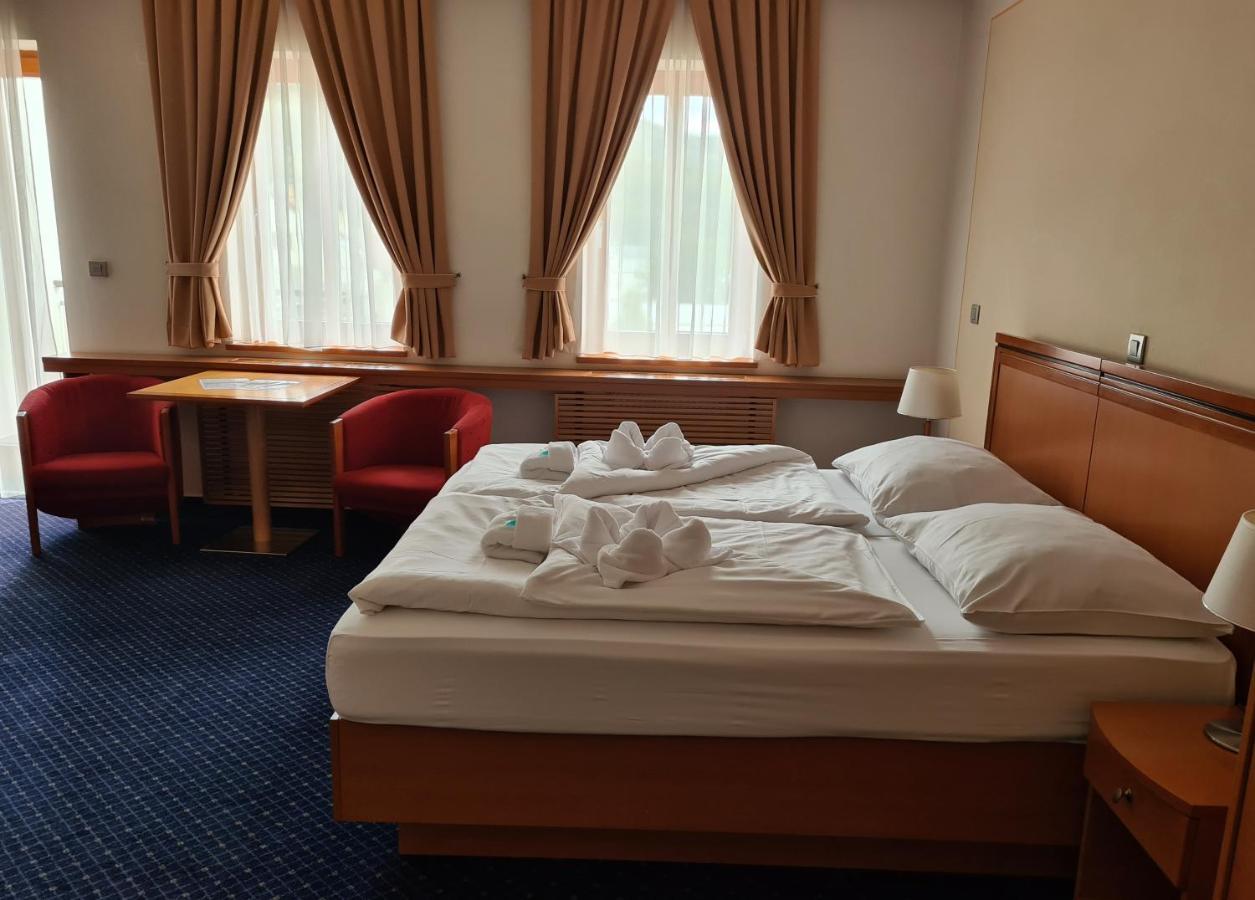 Hotel Slovan Jesenik Exterior photo