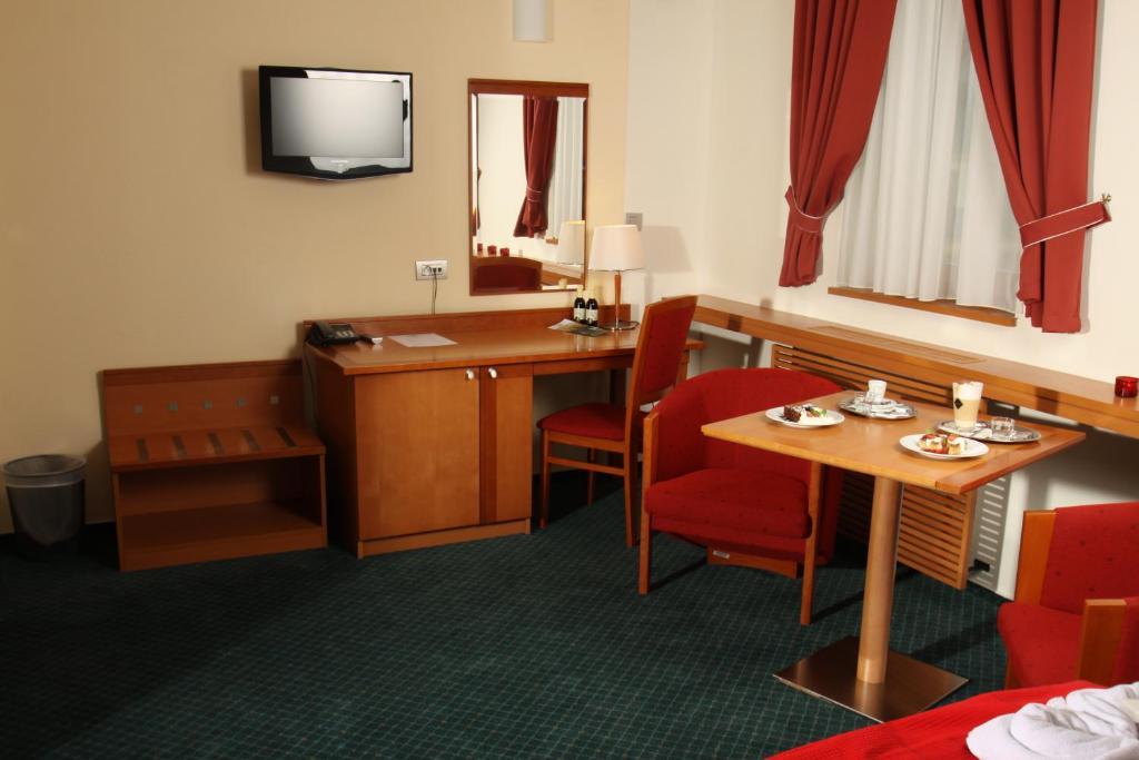 Hotel Slovan Jesenik Room photo