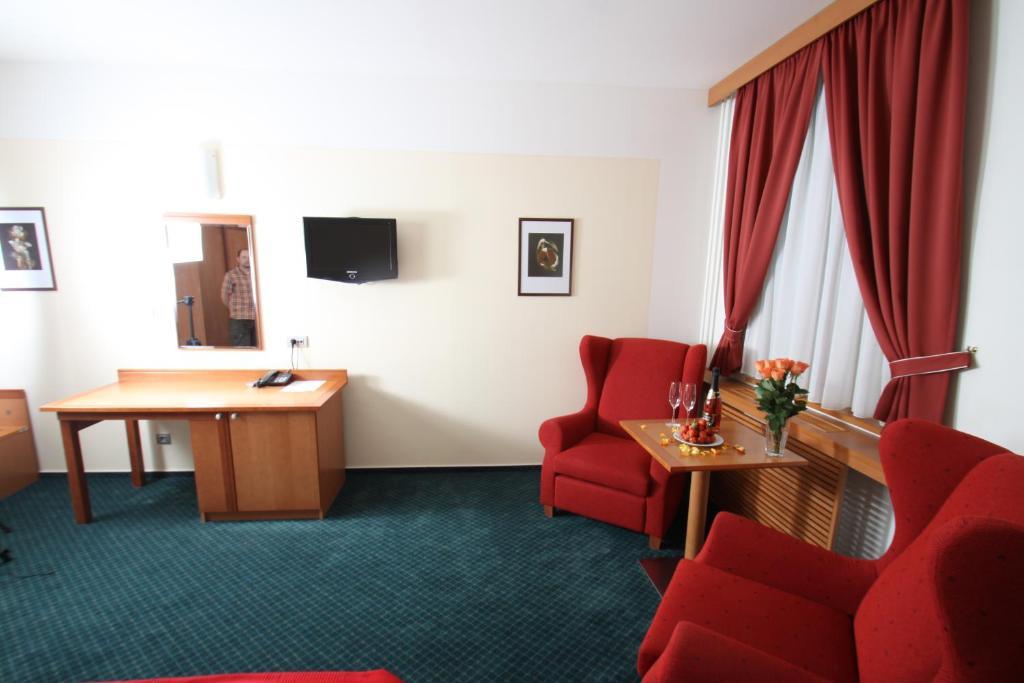 Hotel Slovan Jesenik Room photo