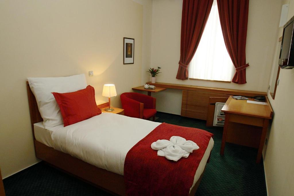 Hotel Slovan Jesenik Room photo