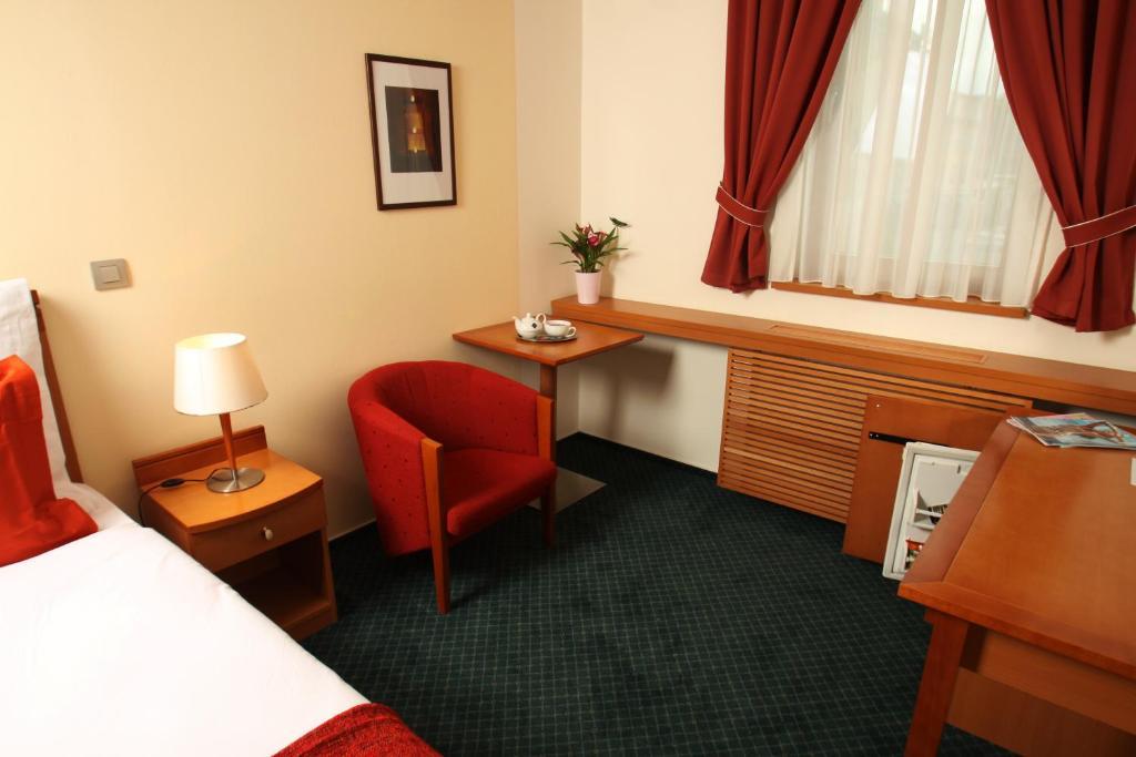 Hotel Slovan Jesenik Room photo